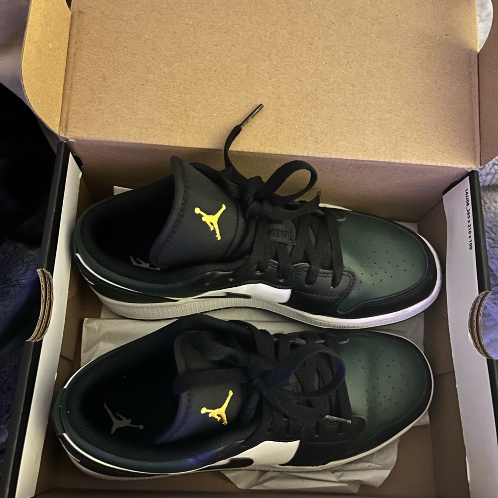 ‼️SOLD ‼️Jordan 1 low “green toe “